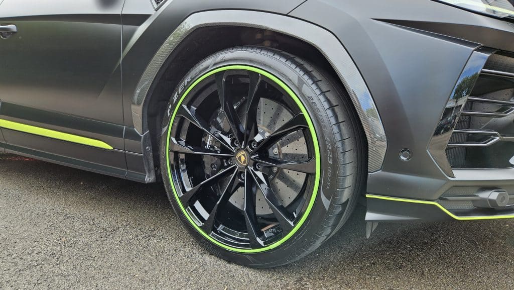 Green Alloygator on a black Lamborghini wheel. But how do you change a tyre when you have alloygators fitted?
